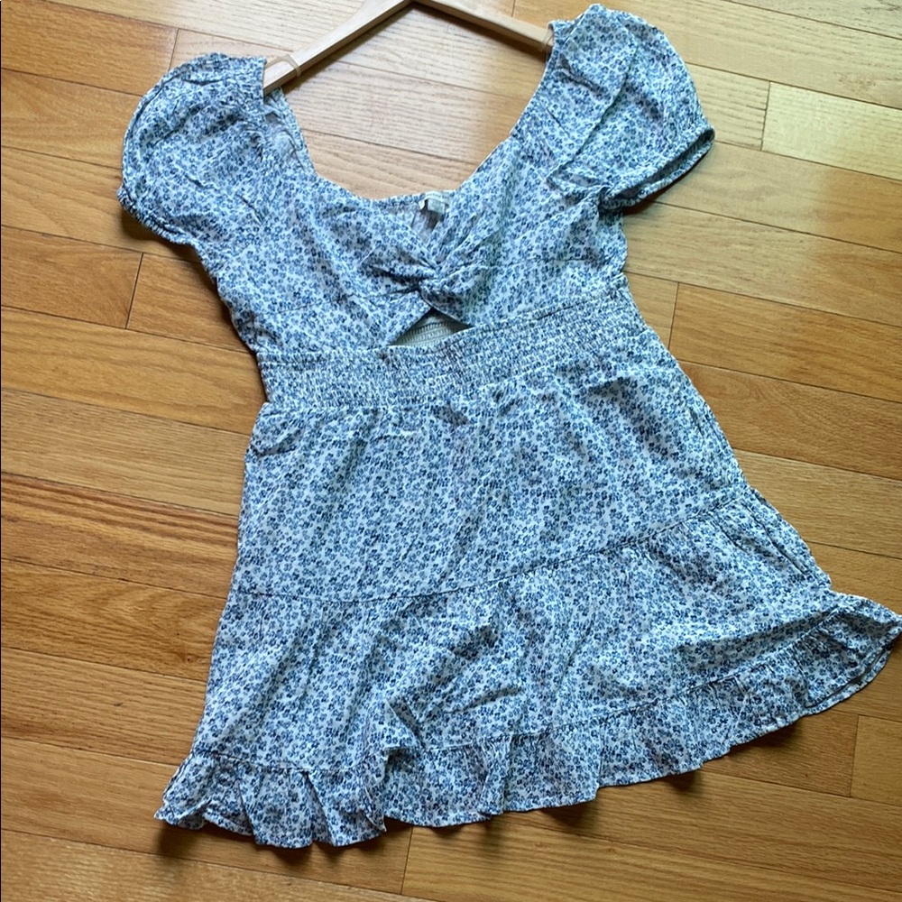 American Eagle Outfitters White and Blue Floral dress Peek Belly Hole pockets L